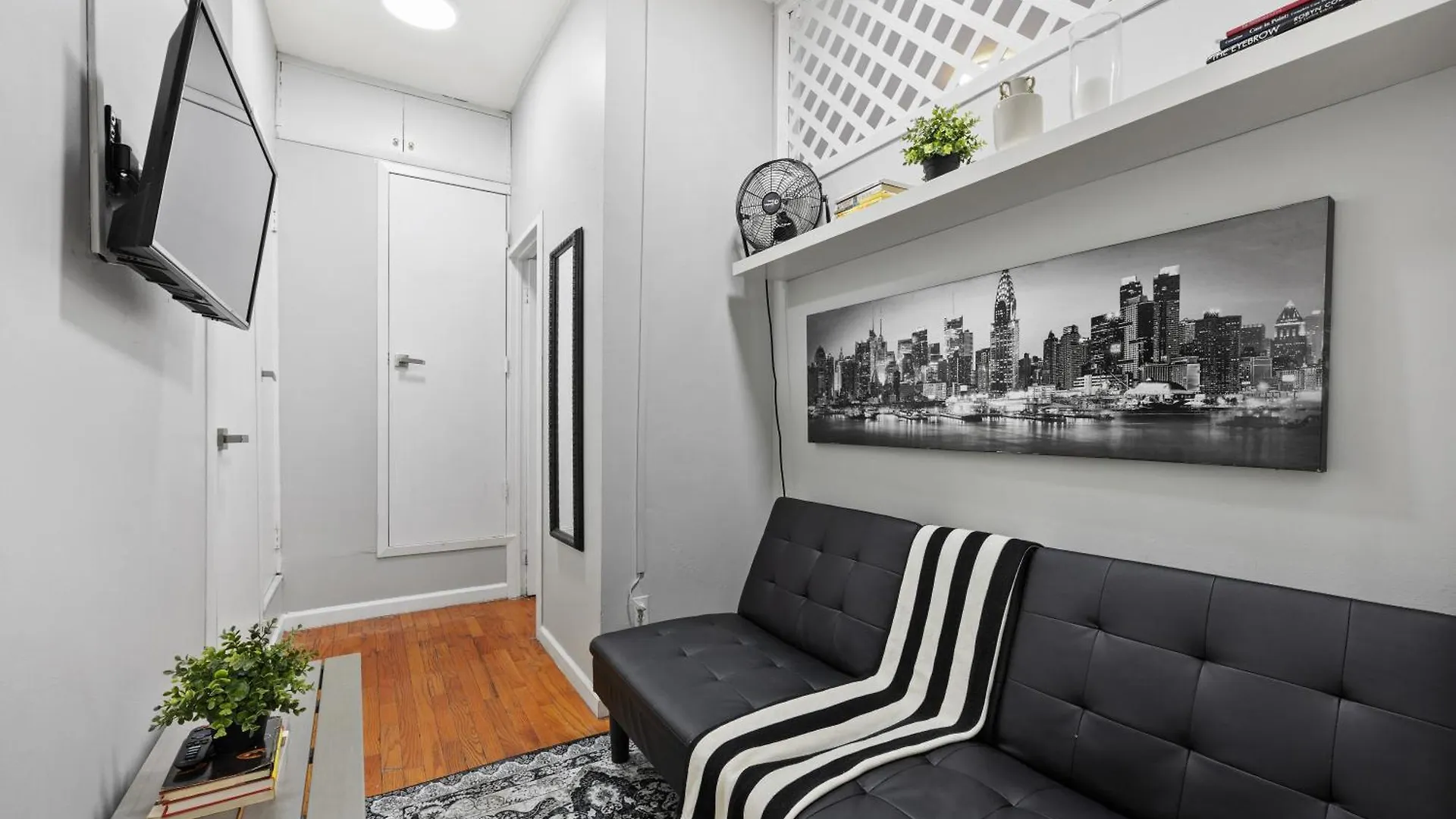 Sleek 2Br - Walking Distance To Times Square Apartman New York